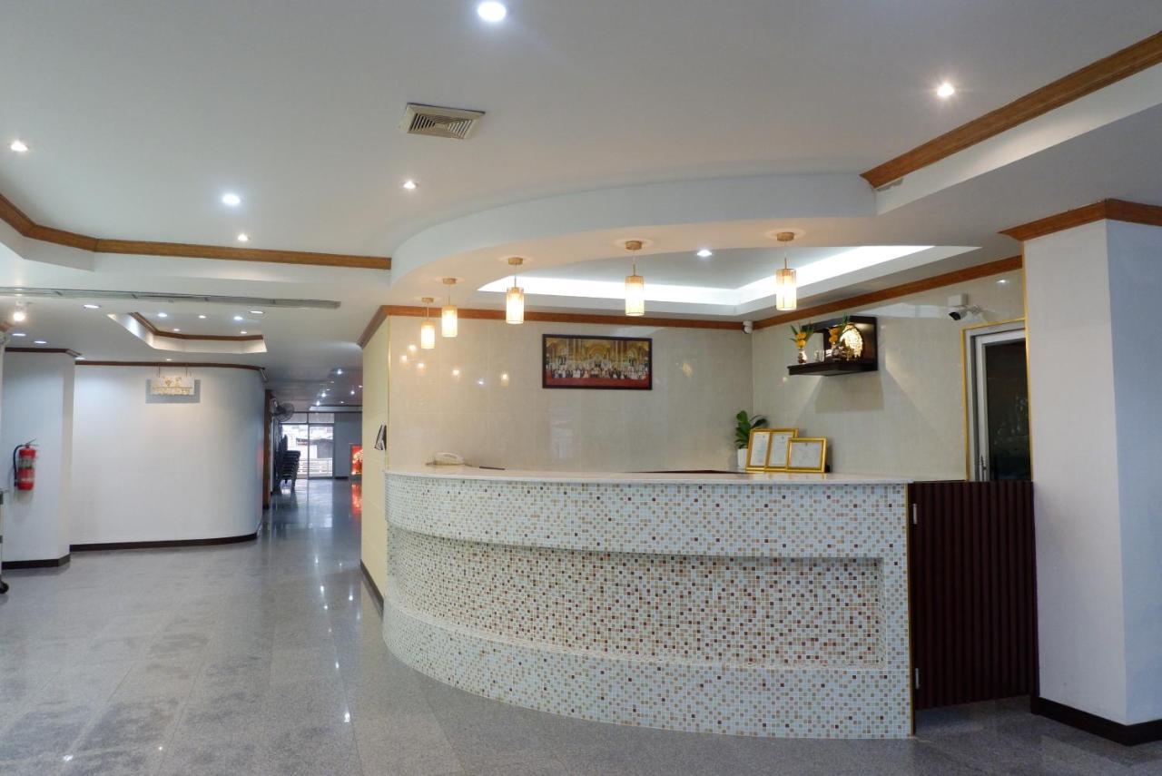 荟彩大酒店 Lang Suan 外观 照片