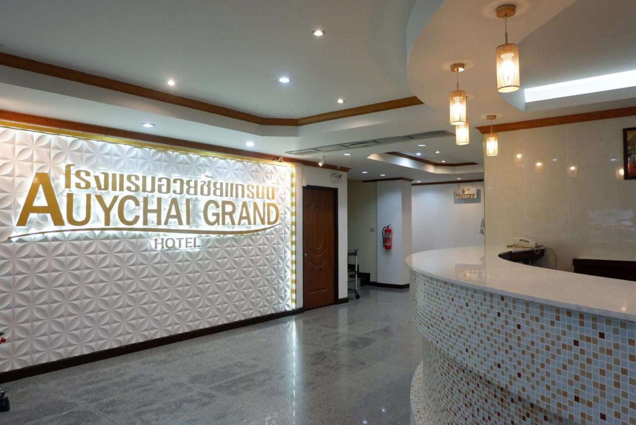 荟彩大酒店 Lang Suan 外观 照片